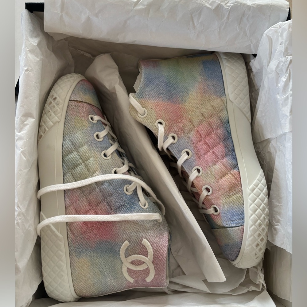 CHANEL Pastel High-Top Sneakers - Picture 4 of 4
